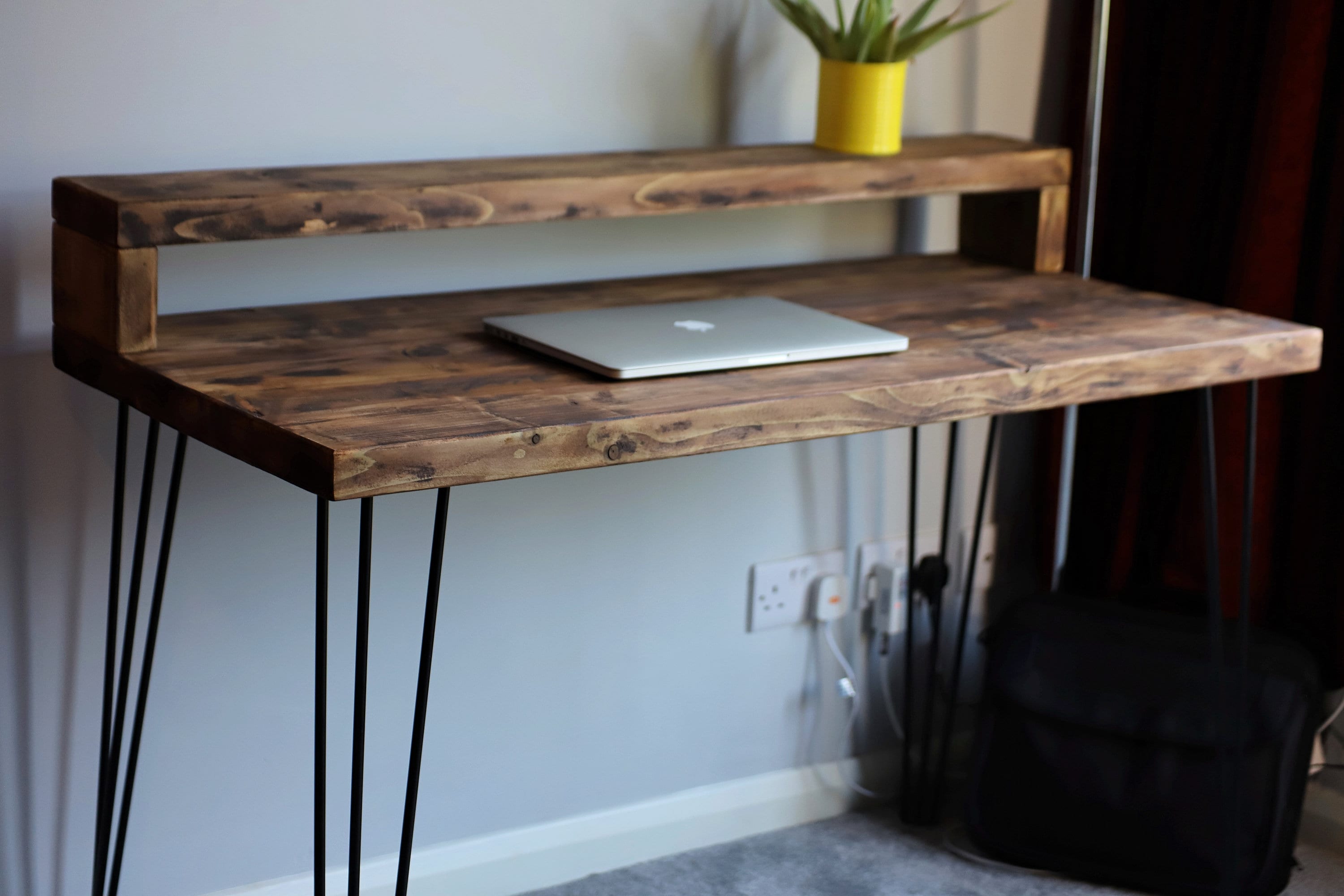 Standing desk 2024 hairpin legs