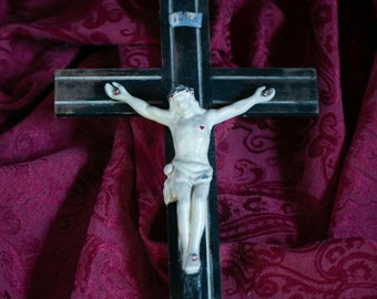 Crocifisso vintage in legno e metallo