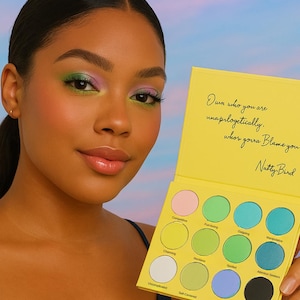 Makeup Eyeshadow Aesthetic Palette, Women’s Eye Makeup Essentials Light Colors Eyeshadow Palette