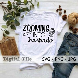 Zoomen in 3. Klasse SVG, virtuelles Lernen SVG, zurück zur Schule geschnitten Datei, ersten Tag der Schule, 3. Klasse Shirt, Svg Png jpg, geschnitten E-Datei