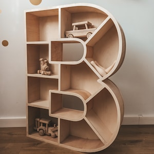 Estante real para habitación infantil Letra B