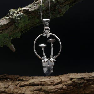 Pilz Anhänger mit Bergkristall und kleinen Ahorn Blättern verziert, Sterlingsilber 925, Unikat, handgefertigt