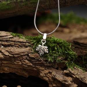 zarter Feldahorn/ Ahorn Blatt Anhänger mit Kette, hergestellt in Deutschland, Geschenk