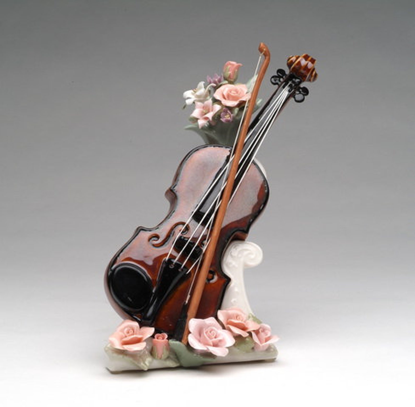 Uttermost статуэтки. Музыкальные статуэтки. Статуэтка нота. Музыкальные фигурки. Человечки из металла.