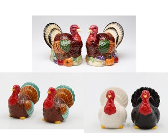 app 3 x 3 x3 in great condition colorful birds TURKEY Salt and Pepper Set ceramic turkeys