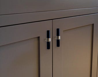 Svarta och silverfärgade lådhandtag i mitten av århundradet - Eleganta lådhandtag för köks-/badrumsskåp.