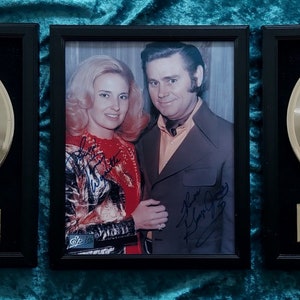 George Jones - Tammy Wynette GOLD 45&#39;s + signed photo w/COA