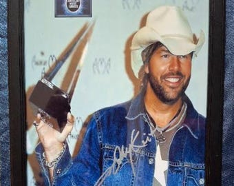 TOBY KEITH  hand-signed photo with COA and extra docs