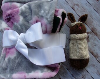 Knitted toy bunny, baby blanket gift set, comfort doll, minky and fleece blanket, soft baby blanket, gender neutral gift, handmade,