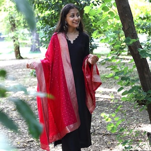 Pink Georgette Dupatta With Sippi And Border Work