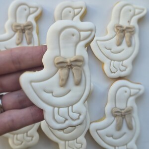 Galletas de azúcar con forma de pato y ganso, para bolsitas de fiesta. Galletas de azúcar personalizadas con color.