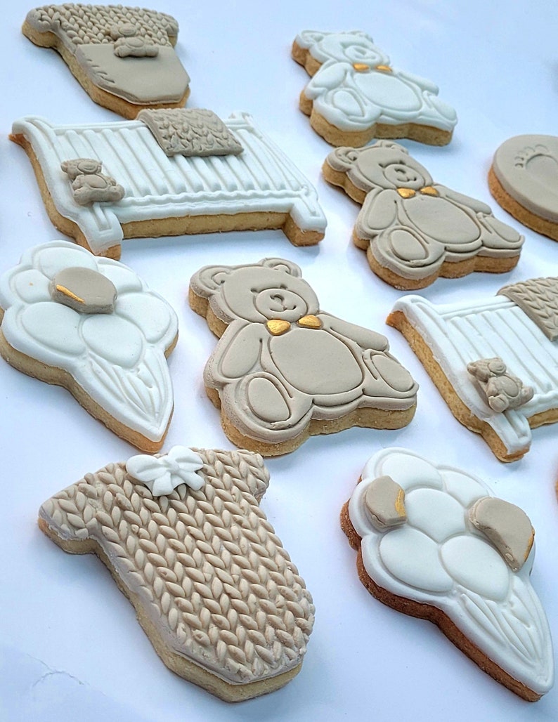 12 x Baby shower cookies, biscuits, baby reveal, baby announement, baby party, new mummy, new baby, personalised cookies, image 1