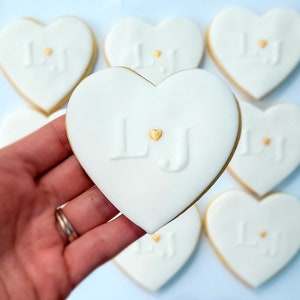 Personalised wedding cookies, guest wedding favors, favours, bride and groom, wedding food, big day, Sugar Cookies, fondant, love, wedding.