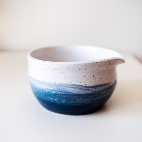 Ceramic Matcha Bowl with Spout, Speckled Blue and White, Bowl with Spout, Handmade Bowl, Gifts for Her, Gifts for Him, Japanese Chawan