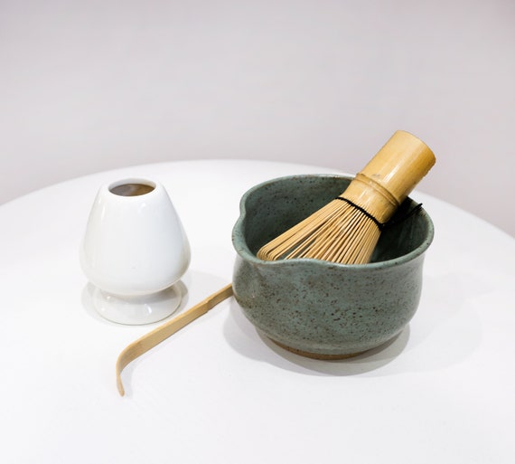 Set da tè Matcha in ceramica con beccuccio, verde, frusta di bambù,  supporto per frusta bianca, paletta, set regalo, set da tè, regali per lei  -  Italia