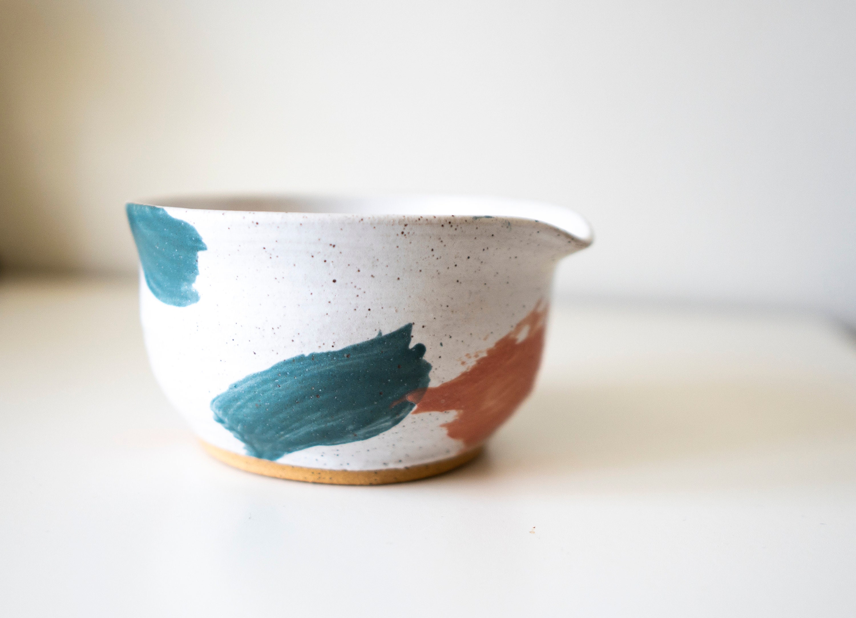 Brushstroke Bol de Matcha en Céramique avec Bec Verseur, à Thé Moucheté Grès, Poterie Faite La Main,