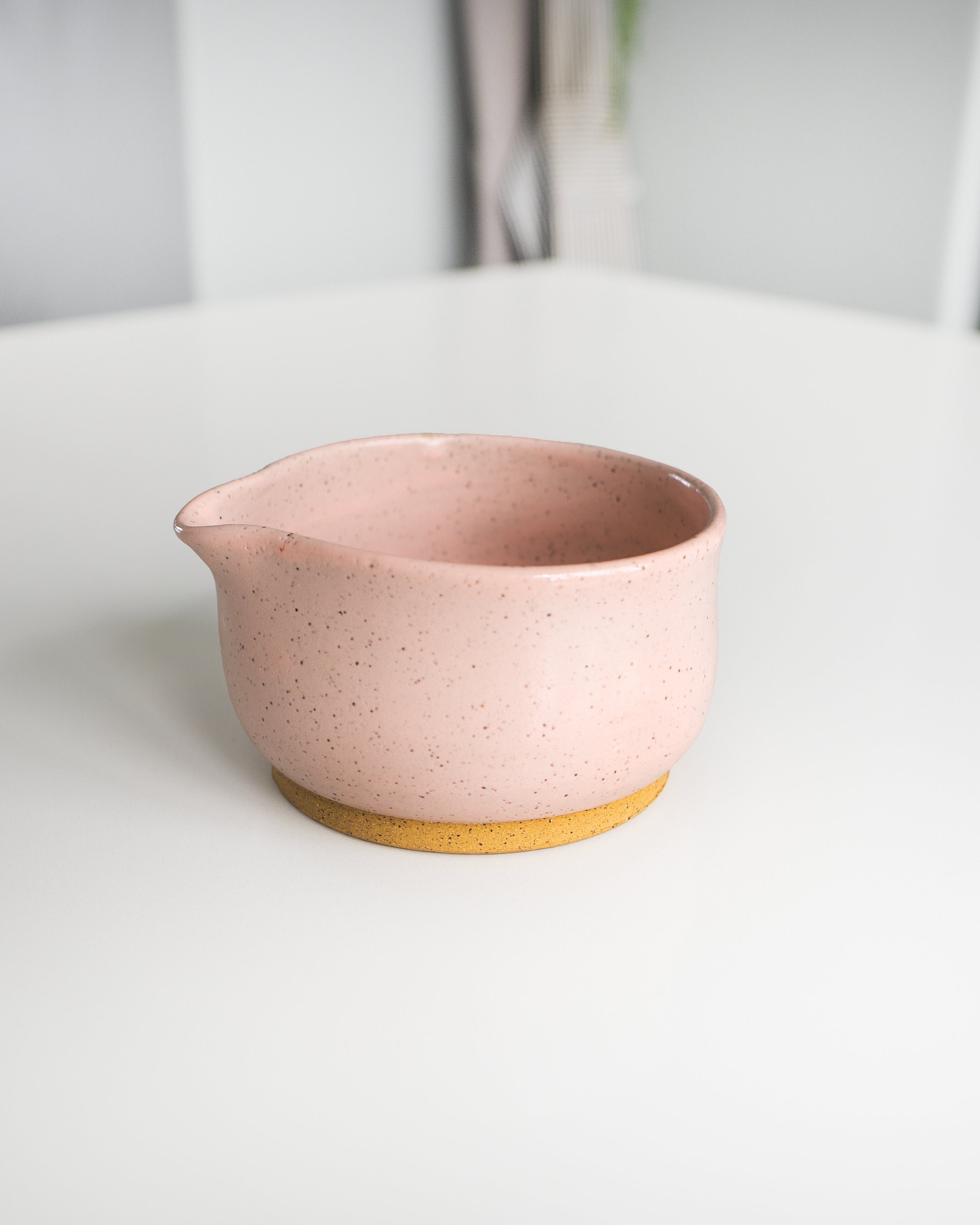ガラスの抹茶碗 花と蝶の模様 木箱付き（黄瀬戸抹茶碗(抹茶碗