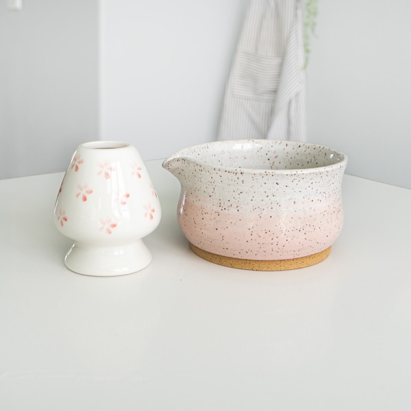 Keramik Matcha Schale Geschenk Set, gesprenkelt rosa und weiß, Blume 90er Muster Ständer, Schale mit Ausgießer, Tee Set, Ständer, Kugel, Chawan