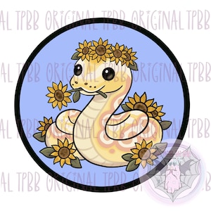 May include: A cartoon illustration of a yellow snake wearing a sunflower crown and holding a sunflower in its mouth. The snake is inside a blue circle with a black border. The words "AL TPBB ORIGINAL TPBB" are around the circle.