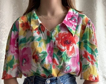 Vintage 1980er-Jahre-Viskose-Sommerbluse mit farbenfrohem Blumendruck und kurzen Ärmeln – süßer, romantischer, femininer Stil – Boho-Top