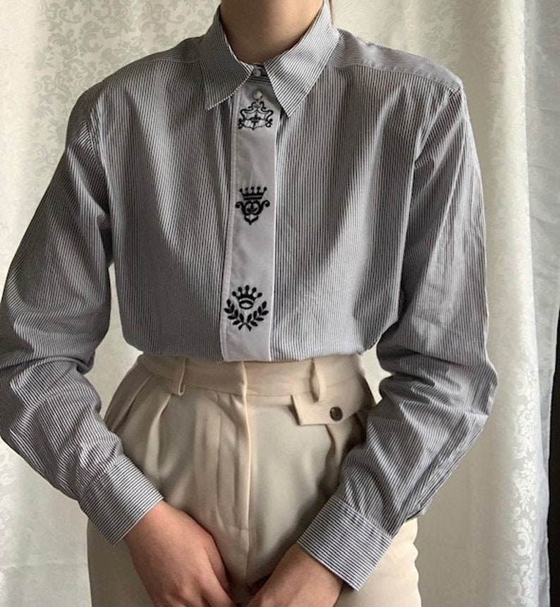 fits M Vintage Erfce Jeunesse classic grey black and white striped blouse with silver buttons shoulder padding and embroidery