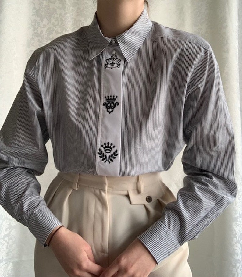 fits M Vintage Erfce Jeunesse classic grey black and white striped blouse with silver buttons shoulder padding and embroidery