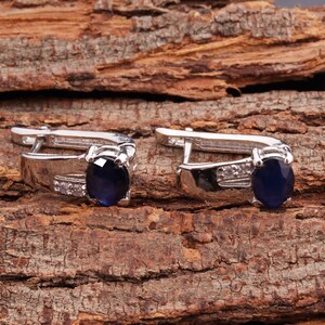 7X5 MM. Orecchini fatti a mano in zaffiro naturale, orecchini in zaffiro naturale, orecchini pendenti, orecchini minimalisti, regalo per la mamma, gioielli personalizzati