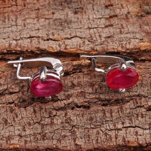 Handgemaakte sterlingzilveren robijn hangoorbellen, geboortesteen juli