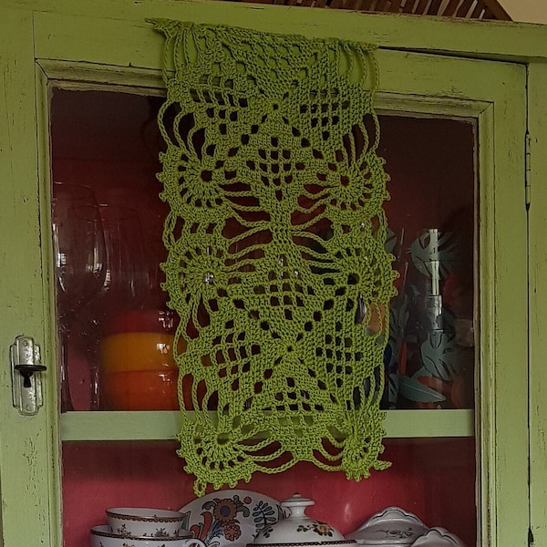 Petit rideau vert anis fait au crochet - artisanal - vert - rideau salle de bain - petite fenêtre - décoration de table, de meuble -