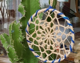 Décoration au crochet en fil de jute -