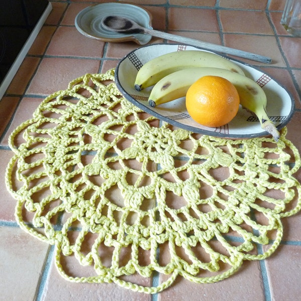 napperon crochet fait main jaune