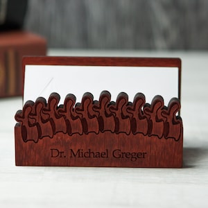 Regalo di laurea in chiropratica,Regali chiropratico,Porta biglietti da visita personalizzato medico,Porta biglietti da visita in legno per uomo,Segno chiropratico