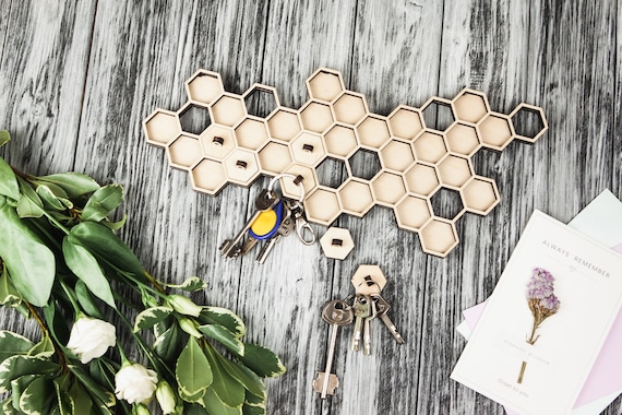 Honeycomb key holder, Wall key organizer, Wall key holder with shelf, Honeycomb keychain, Unique Key Holder for Wall, Key Hanger