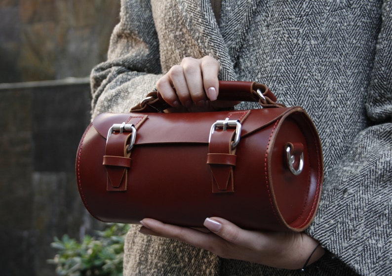 Classic style leather shoulder bag, Leather satchel for women, barrel bag, retro model cylinder bag, Crossbody bag, Round bag, Box bag Burgundy