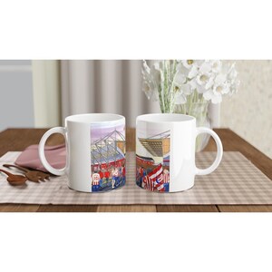 Stoke, Stadion Weiß 11 Unzen Fußballbecher aus Keramik. Football Club FC Fußball Fußball Geschenke, Stadtanhänger Erinnerungsstücke