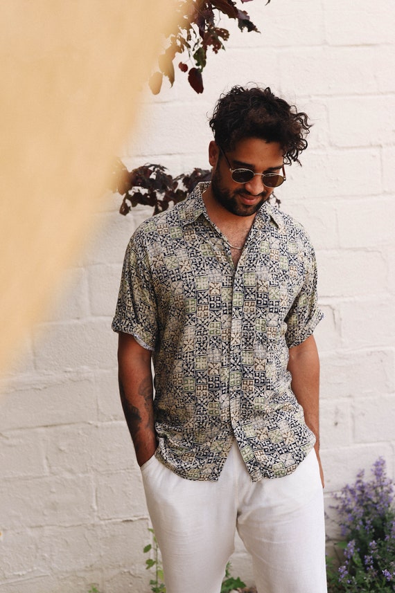 Vintage 80s Mens Square Print Button Up | Medium /