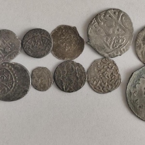 Lote de 12 monedas balcánicas y otomanas de plata, vellón y cobre /siglos XV-XIX d.C./