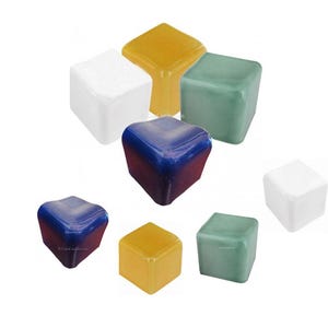 Op de afbeelding: Assortiment van hoekbeschermers in verschillende kleuren, waaronder geel, wit, groen en blauw. Deze hoekbeschermers zijn ontworpen om meubels en andere voorwerpen te beschermen tegen beschadiging.