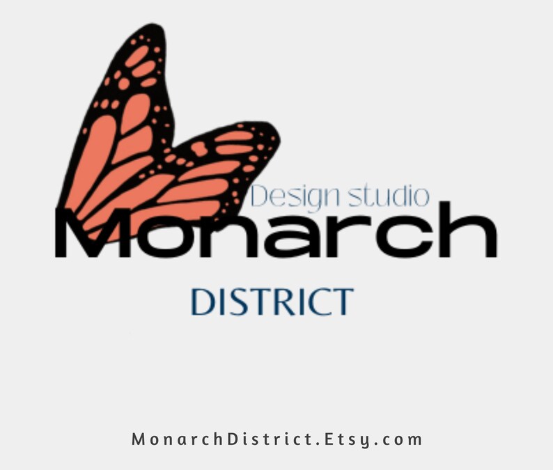 Pode incluir: Um logotipo para um est&uacute;dio de design chamado "Monarch District". O logotipo apresenta uma borboleta laranja estilizada com marcas pretas e o texto "Design studio Monarch District" em preto e azul.