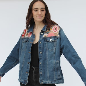 Eine von einer Art Jeansjacke mit retro groovy Spitze, XS, S, M, L, XL, 2XL, 3X, getäfelte Spitze Jacke, Jeansjacke, Geschenk für sie