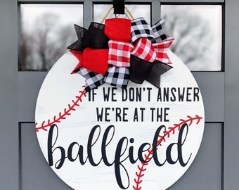 Couronne de porte de baseball | Décoration de porte d'entrée | Accroche-porte de baseball | Nous sommes au terrain de baseball | Décoration de porche | Décoration d'intérieur | Saison de softball