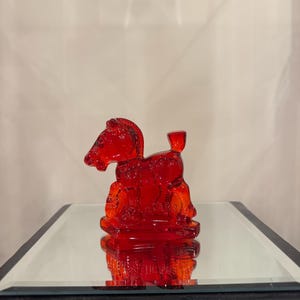 Heisey de Imperial Ruby Red Plug Oscar Horse, fecha mal impresa