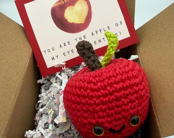 Crochet Apple Plush Valentine Gift – Handmade Amigurumi Apple with Card, Teacher Gift, Cute Desk Decor