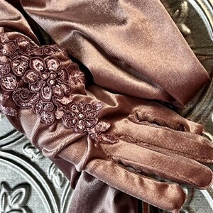 Gants en velours perlé