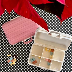 1pc Medicine Box, Jewelry Storage Box, Pill Organizer, Portable Pill Box,  Mini Medicine Storage Organization, Cute Pill Case, Household & Travel  Accessories