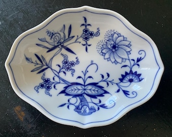 Antique Meissen Blue Onion Scalloped Edge Confectionery or Trinket Dish