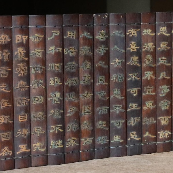 Enseigne - calligraphie japonaise antique rare sur bambou, enseignements de Zhu Xi, décoration murale des années 1890 (40,6 po./103 cm)