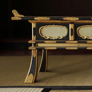 Pedestal lacado vintage japonés, mesa de templo budista, soporte de madera budista, muebles, escritorio Sutra negro (alto 12,2 × ancho 19 pulgadas/alto 31 × ancho 49 cm)