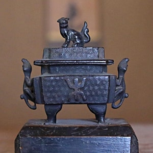 FINE! 1820s Japanese antique Bronze censer Koro shishi for repose of souls buddhist temple with box gecko lizard shogun Incense H6.3in/H16cm