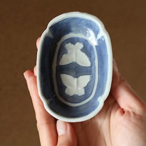 EDO 1800s craft Japanese antiques set of 4 small plates fine porcelain ceramic dish Blue White relief pattern Butterfly KOIMARI H3.9in/10cm
